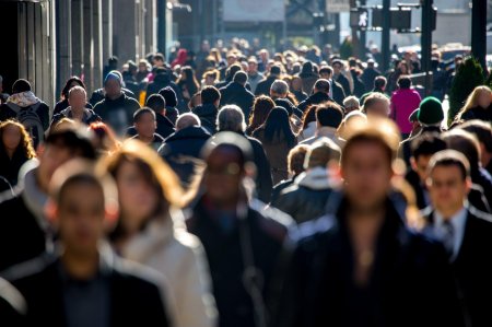 Azərbaycanda hər 1000 kişiyə düşən qadınların sayı hiss edilən səviyyədə azalıb