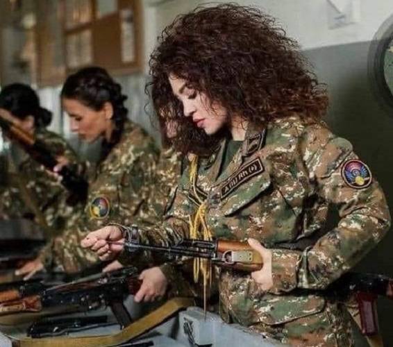 Ermənistanın məhv edilən QADIN HƏRBÇİLƏRİ - SİYAHI/FOTOLAR