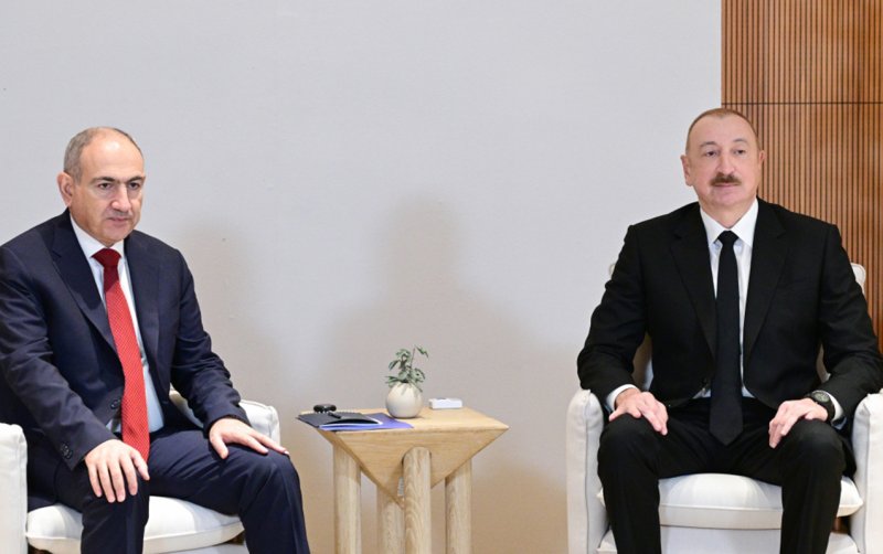 Əliyevlə Paşinyanın geniş tərkibdə görüşü oldu