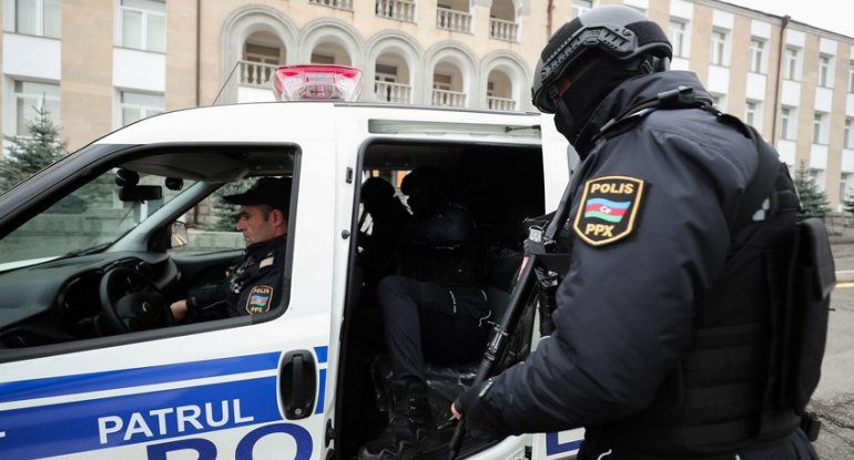 Polis əməliyyat keçirdi: Bu silahlar aşkar olundu