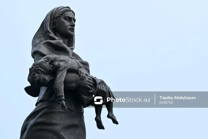 Azərbaycan xalqı "Ana harayı" abidəsini ziyarət edir